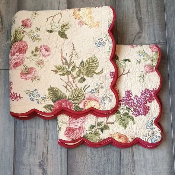 Floral Scalloped Pillow Shams - Picture 6 of 6